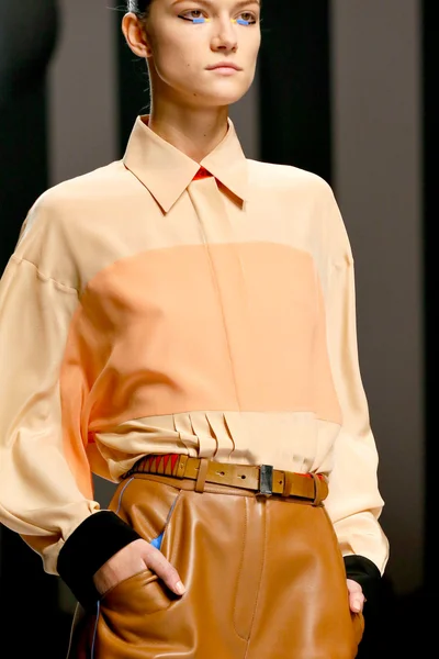 Look 60